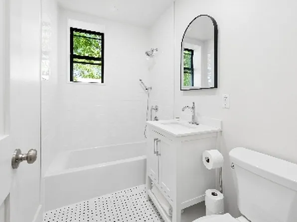 214 5th Ave, Pelham, NY