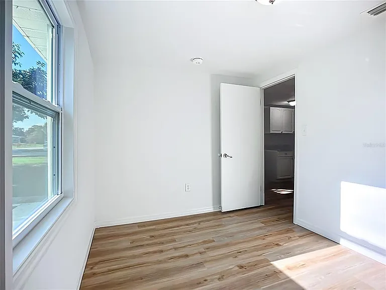 317 Jessica St S — Photo 15