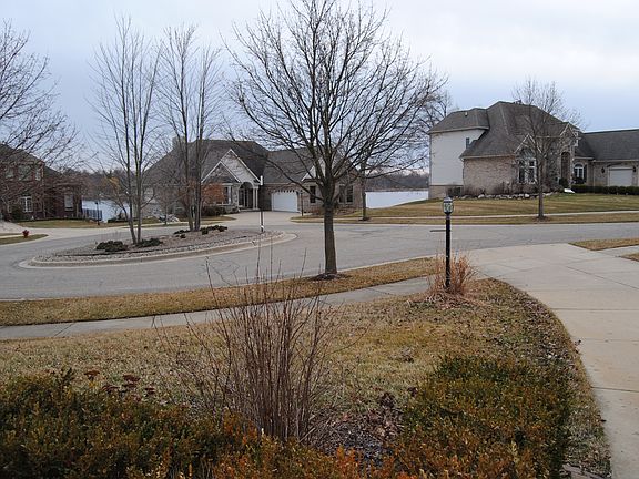 4th image of 2035 Medina Dr