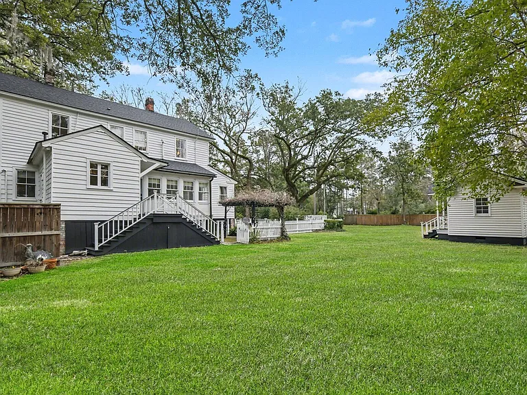 216 W Carolina Ave — Photo 46