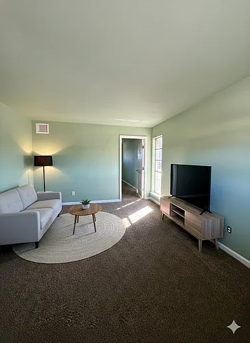 516 Holiday Dr Photo 1