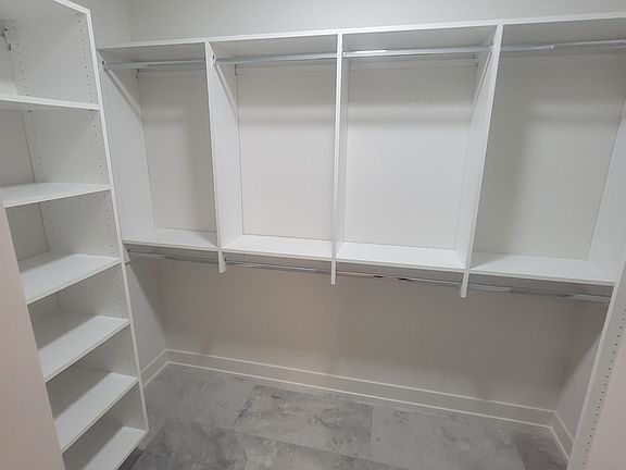 4th image of 302 W Liberty Dr #206
