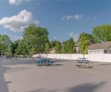6521 W 49th St, Mission, KS, 66202