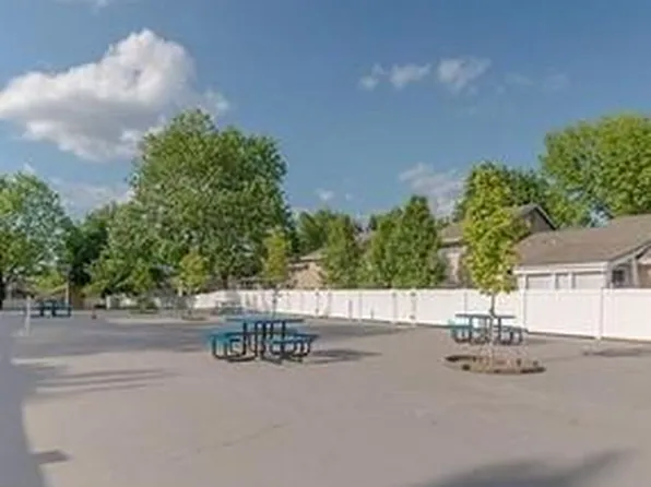 6521 W 49th St, Mission, KS 66202