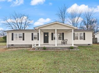 1323 W Kenwood Drive, Austin, IN 47102