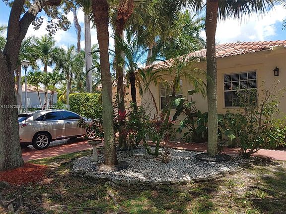 2nd image of 6189 NW 78th Mnr