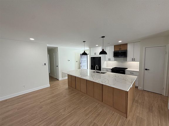 3rd image of 1 Redberry Ct