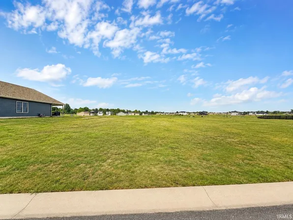 1466 Tamalpais Dr, Fort Wayne, IN 46818