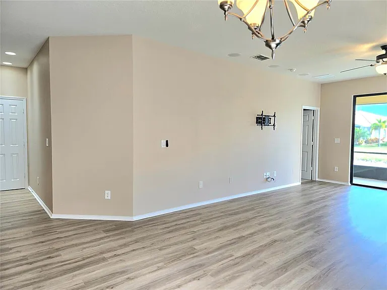 5646 Sunset Falls Dr — Photo 6