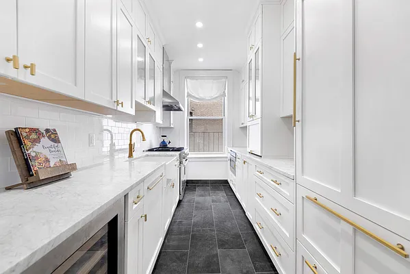 Sold by Compass | media 5