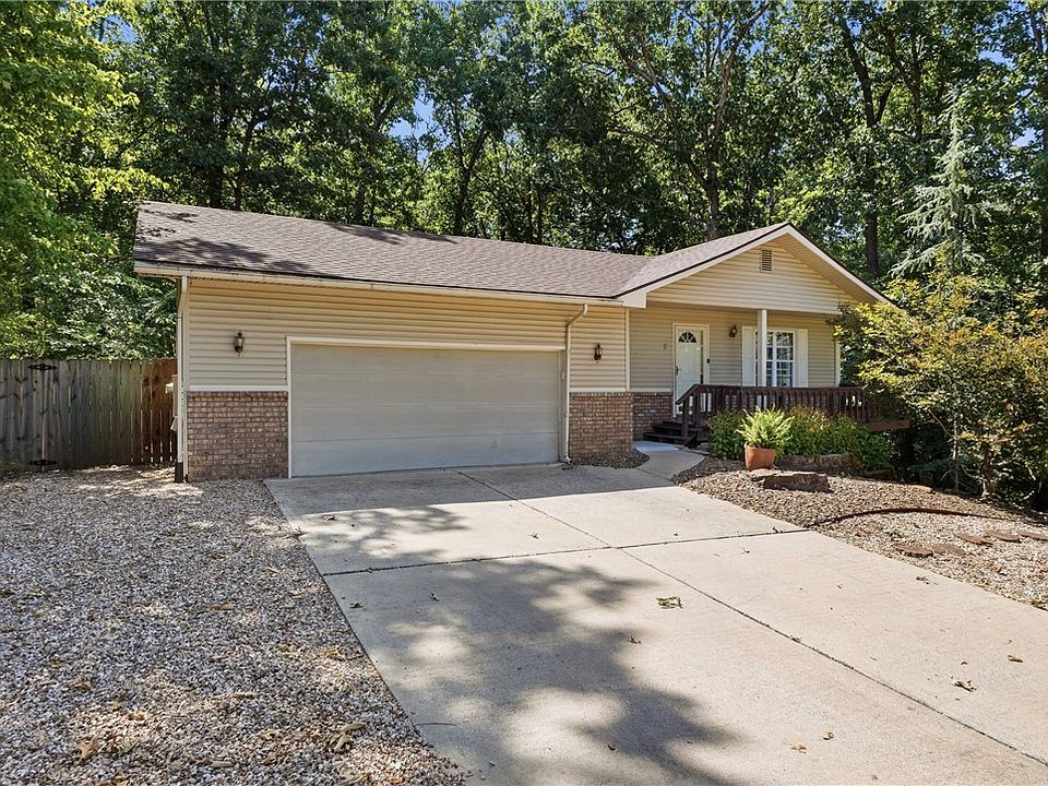 1st image of 3 Tisbury Ln