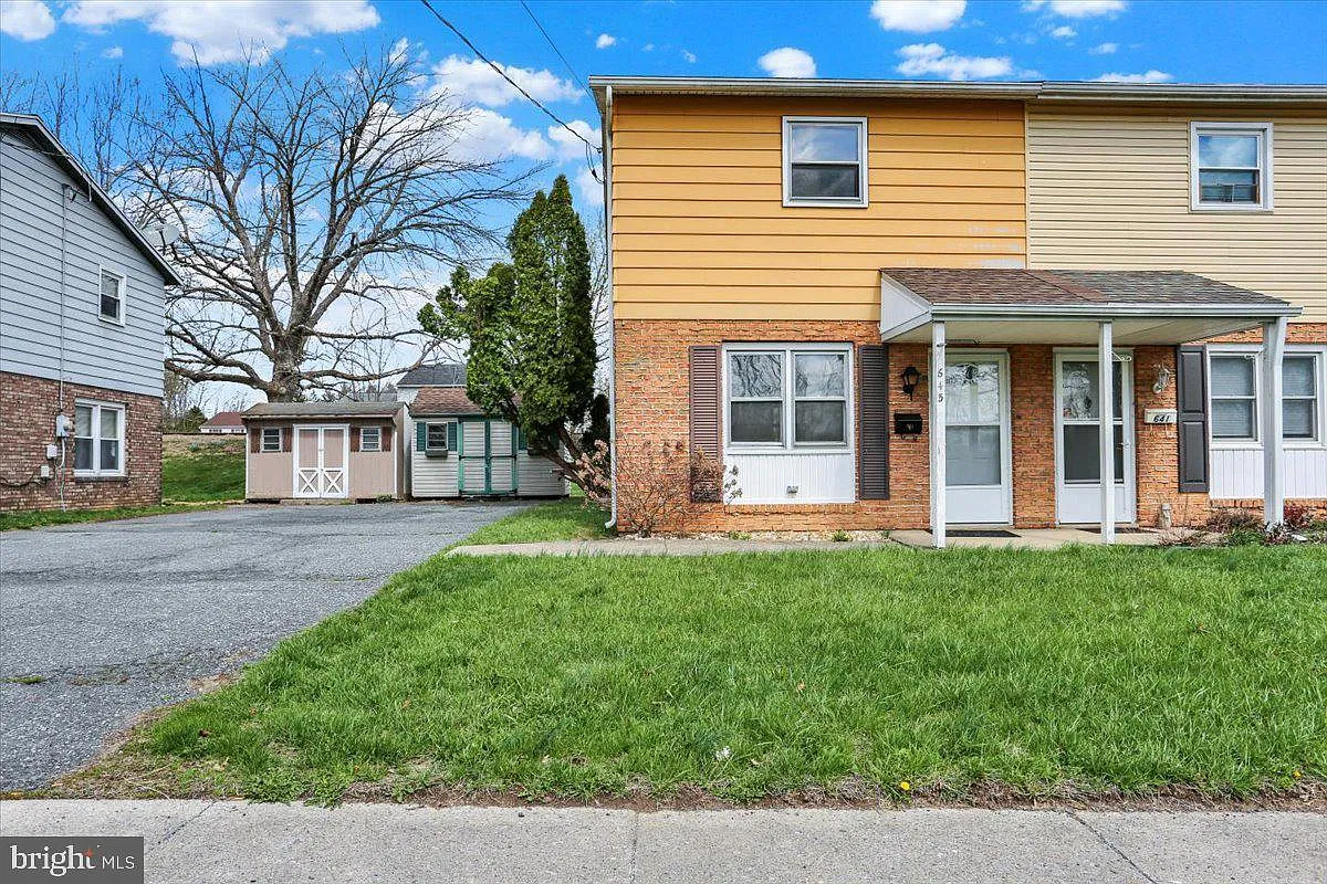 2 bed, 1.0 bath, 992 sqft, $1,700 — Photo 1