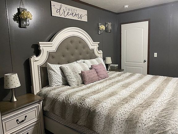 3rd image of 25811 Loudon Dr