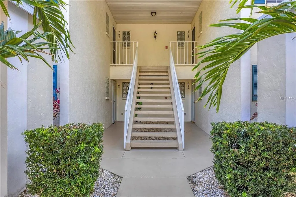 2 bed, 2.0 bath, 1214 sqft, $3,750 — Photo 3