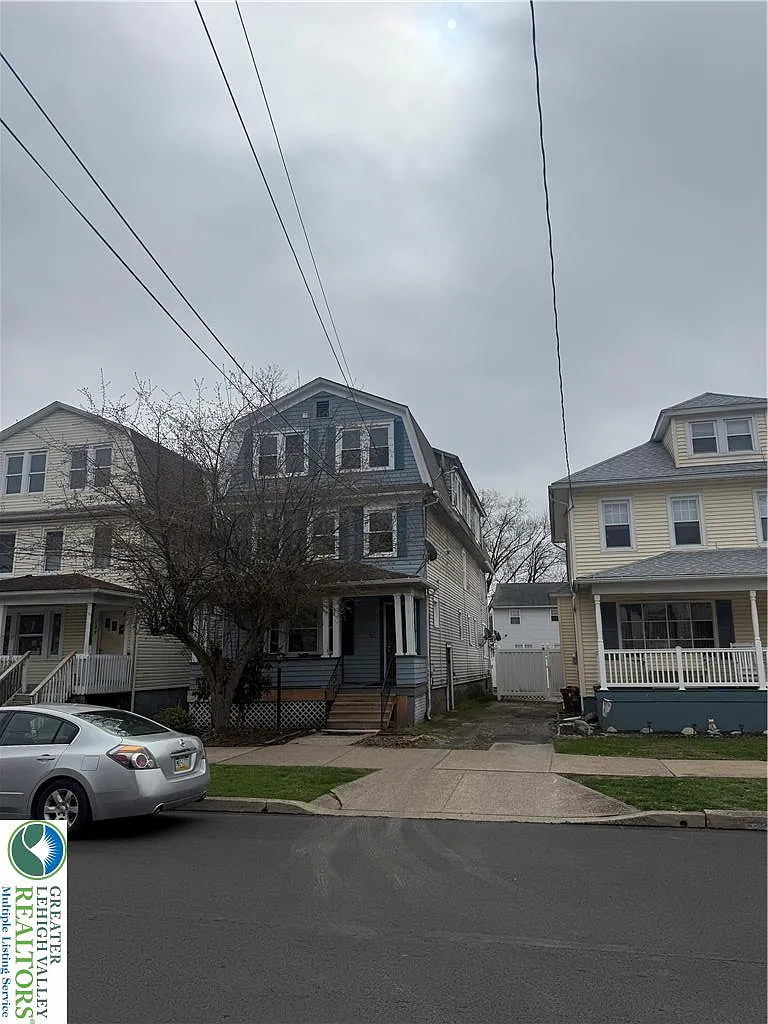 1 bed, 400 sqft, $900 — Photo 1
