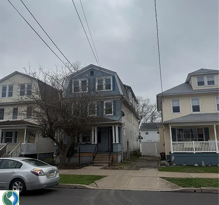 122 2nd Ave #3