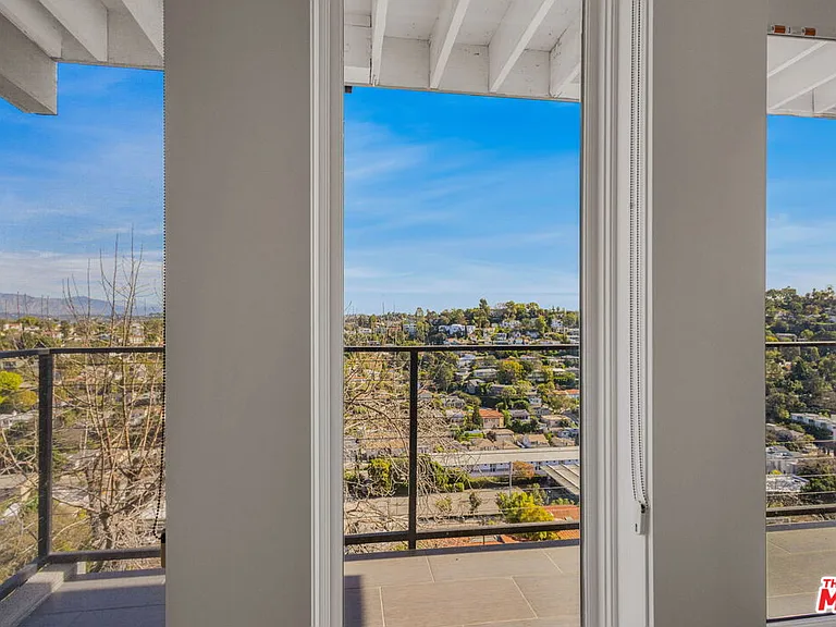 2226 Ronda Vista Dr — Photo 24