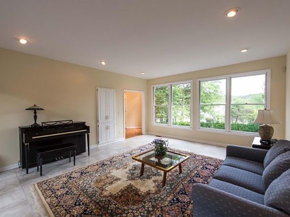 3rd image of 9218 Windstone Dr