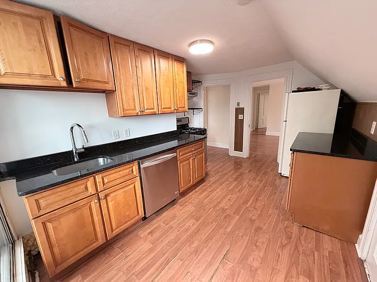 38 Glenwood St #3 — Photo 15