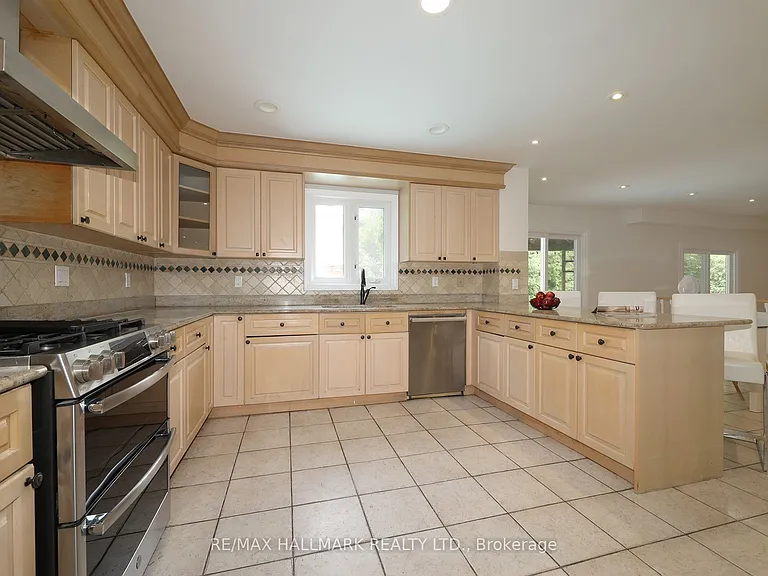 58 Pickett Cres — Photo 14