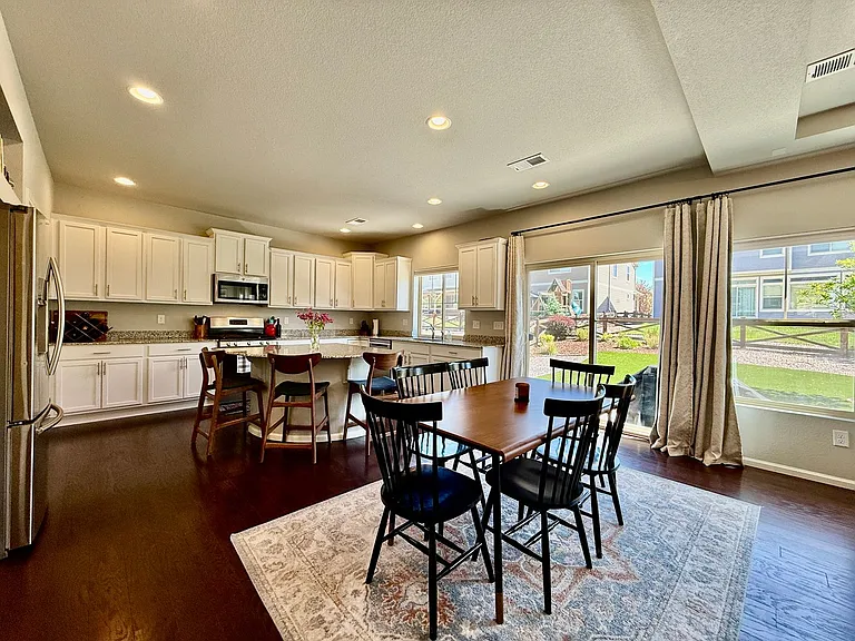 6828 Mineral Belt Dr — Photo 2