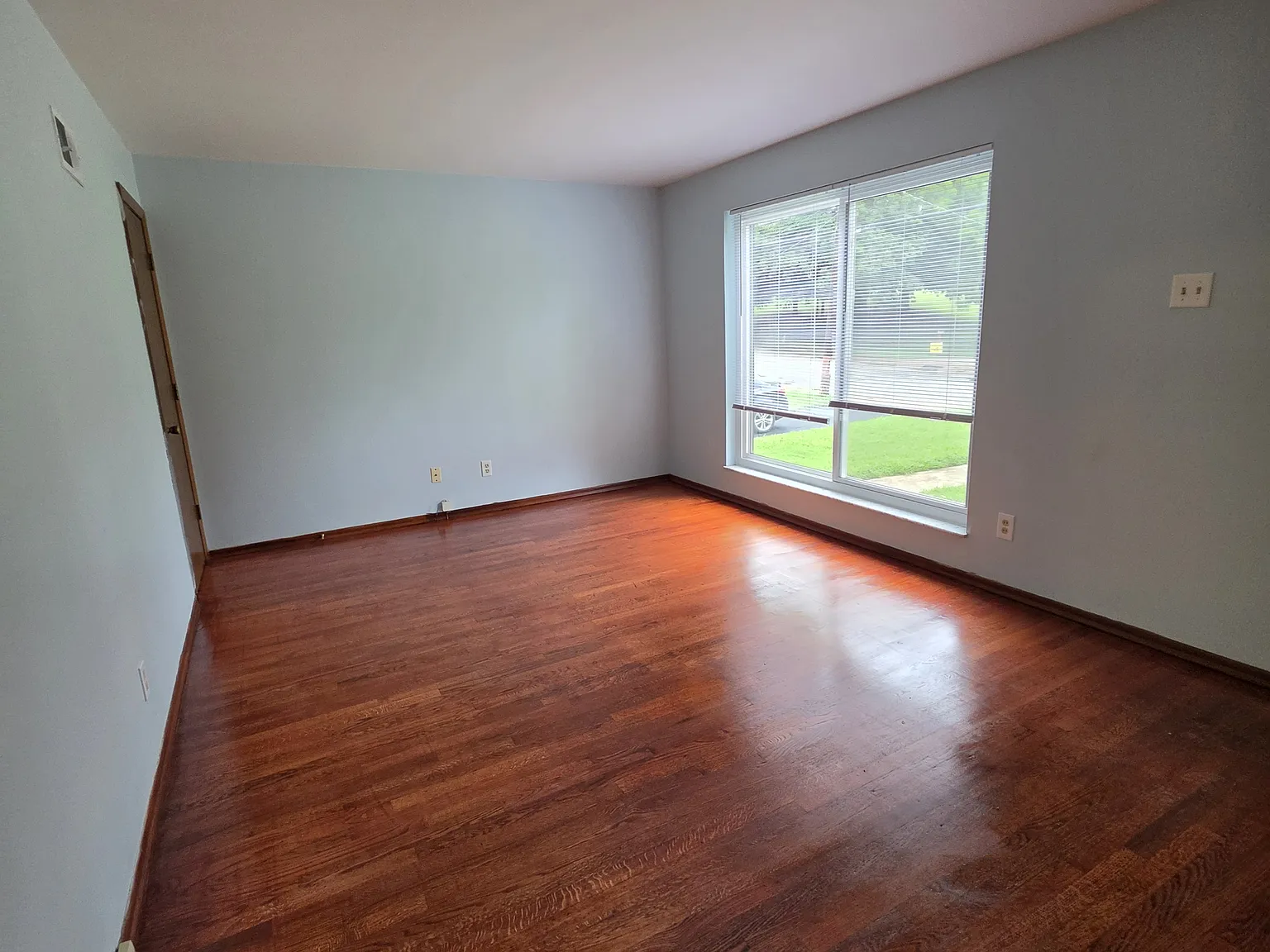 2 bed, 832 sqft, $1,100 — Photo 2