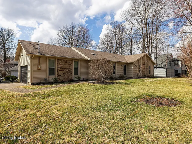 732 Old Harrods Creek Rd — Photo 2