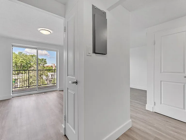 181 Queen Mary Rd — Photo 10