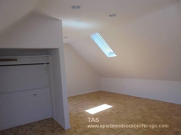 2nd image of 2631 N Southport Ave APT 2