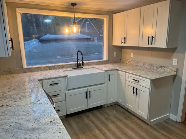 122 E Ivy St, East Rochester, NY 14445