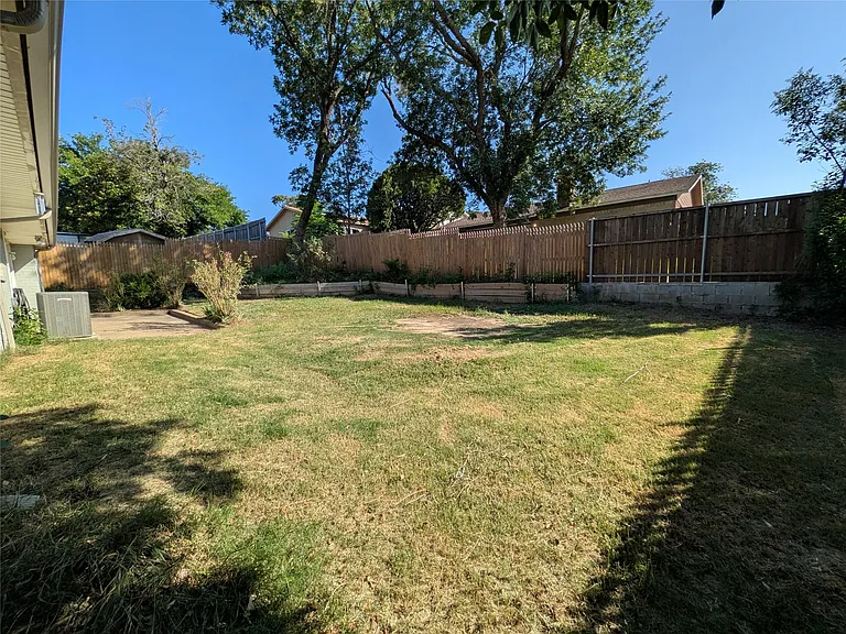 1800 Fernwood Cir — Photo 10