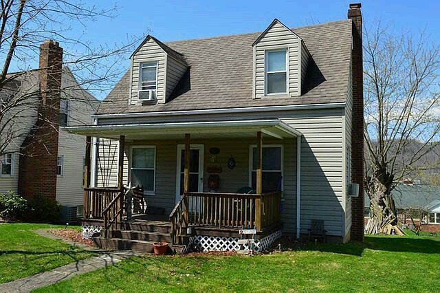 1st image of 916 5th St