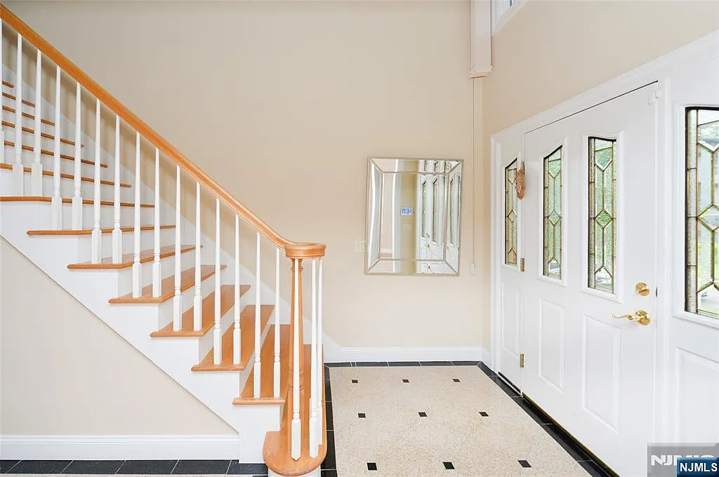 1056 Edgewood Lane, Fort Lee, NJ 07024 — Photo 3