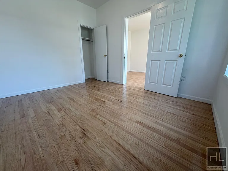 1905 W 10th St #2 — Photo 5