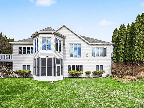 2nd image of 1349 Poppy Ln