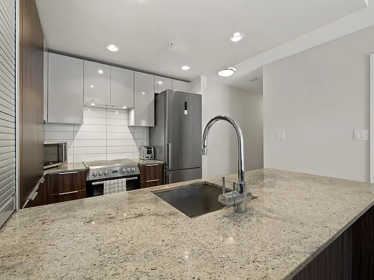 1088 Richards St #620 — Photo 9