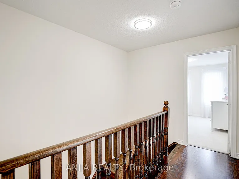 25 Collier Cres — Photo 15