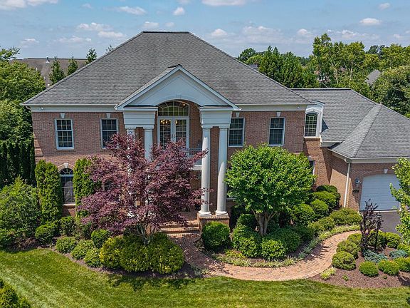 3rd image of 8382 Pedigrue Ct