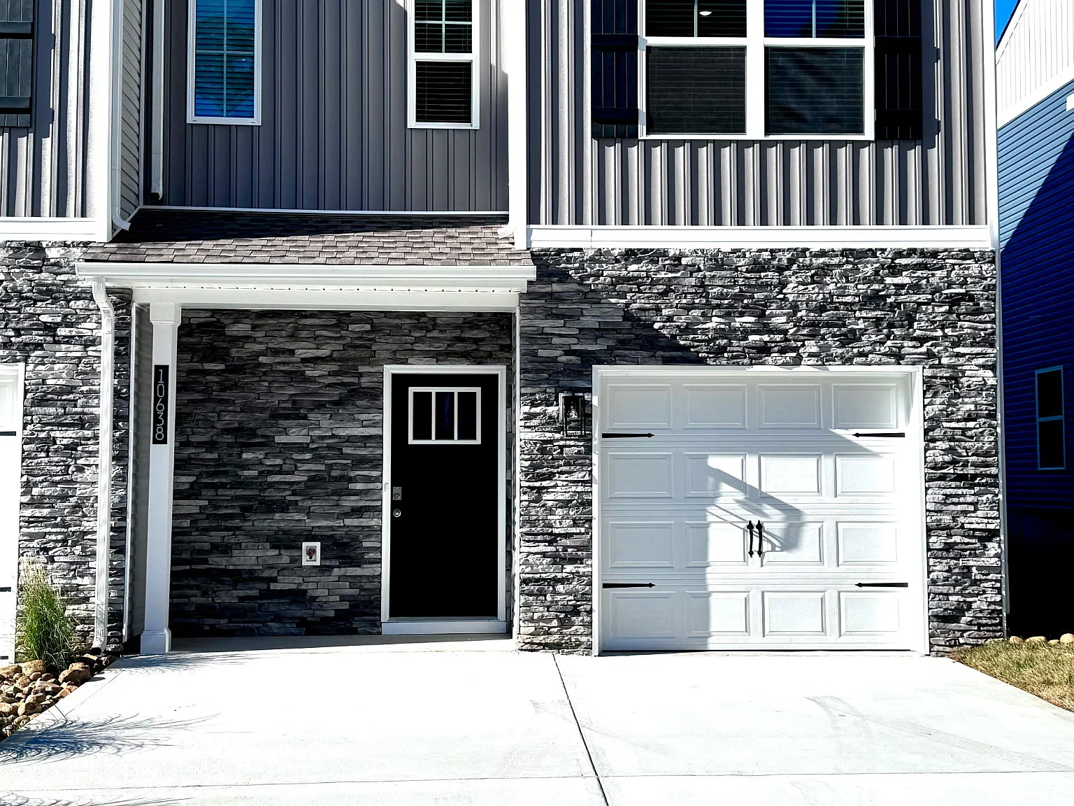 3 bed, 2.5 bath, 1400 sqft, $2,295 — Photo 1