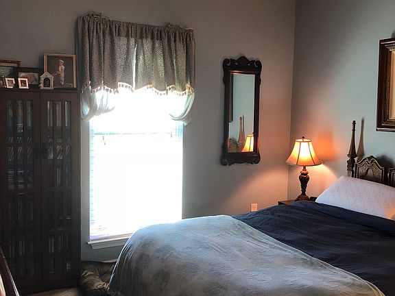 3rd image of 300 Kelsey Glen Ln