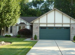 15521 Hanover St, Fraser, MI 48026