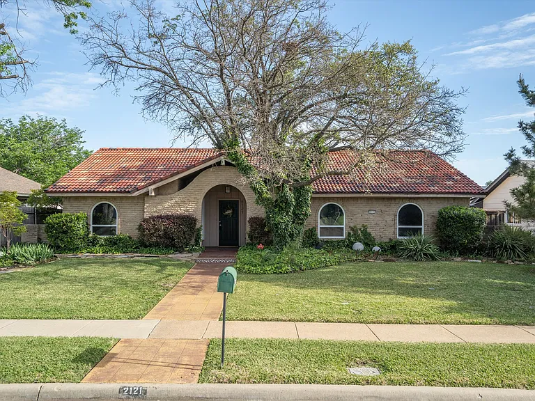 2121 Sunrise Trl — Photo 2