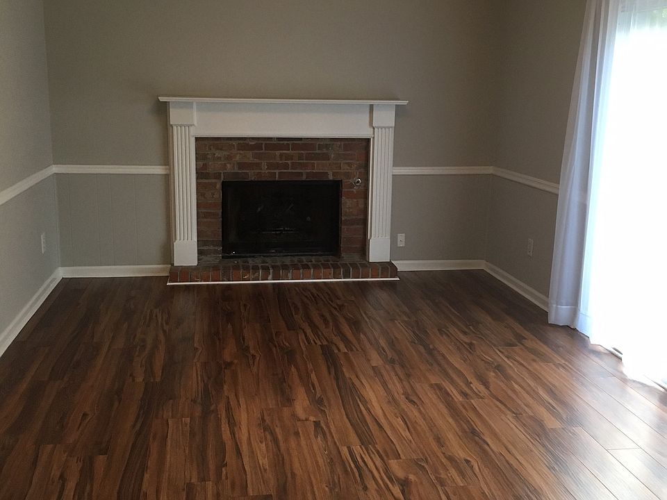 Sunny Family Room 