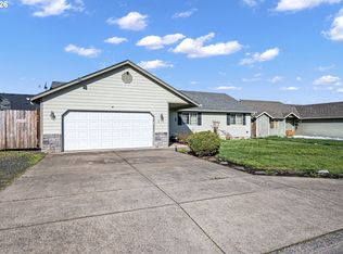 573 Creswood Dr, Creswell, OR 97426