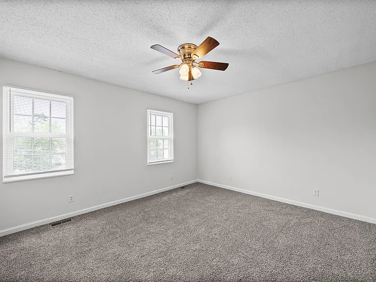 105 Greenland Ct — Photo 24