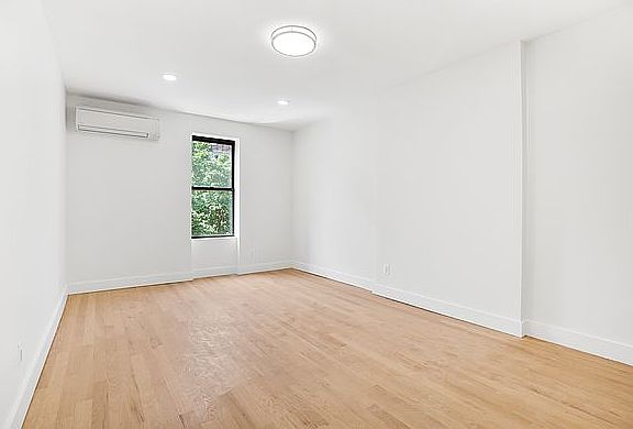 4th image of 54 W 75th St APT 4a