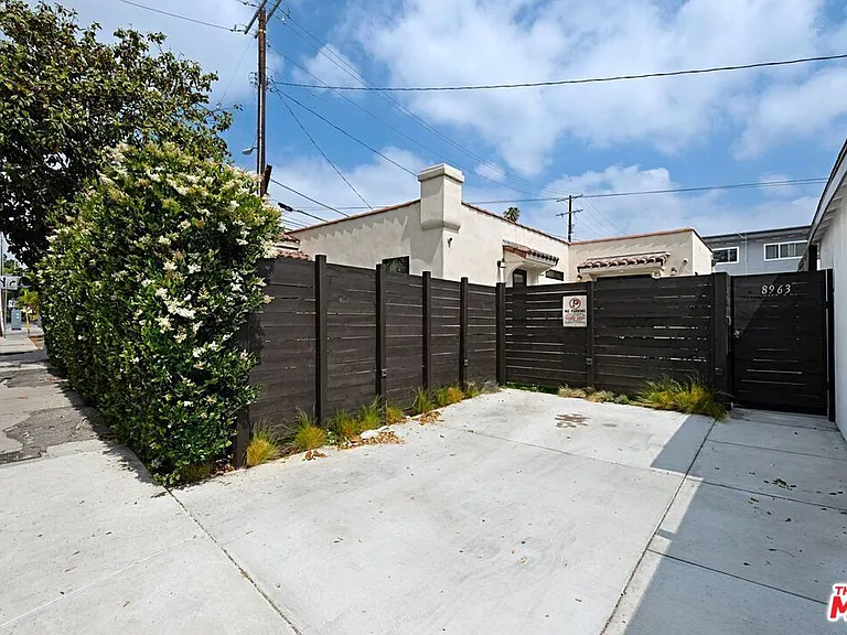 8963 Cadillac Ave — Photo 9