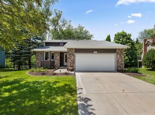 1941 Berkshire Dr, Eagan, MN 55122