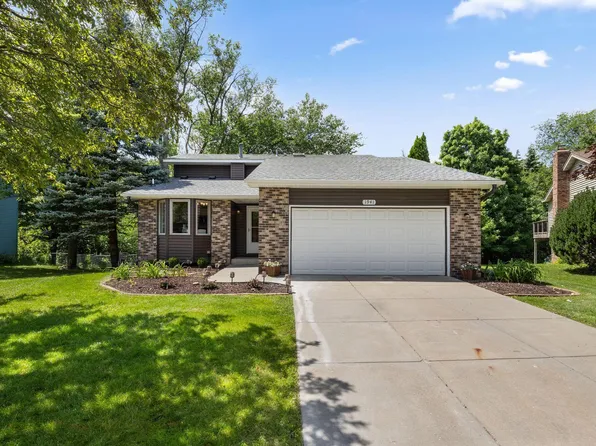 1941 Berkshire Dr, Eagan, MN 55122