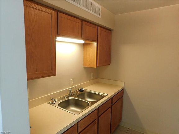 4th image of 7035 Carriage Hill Dr APT 102